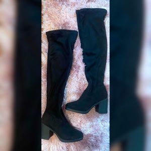 NWOT / NEVER BEEN WORN Black thigh high boots